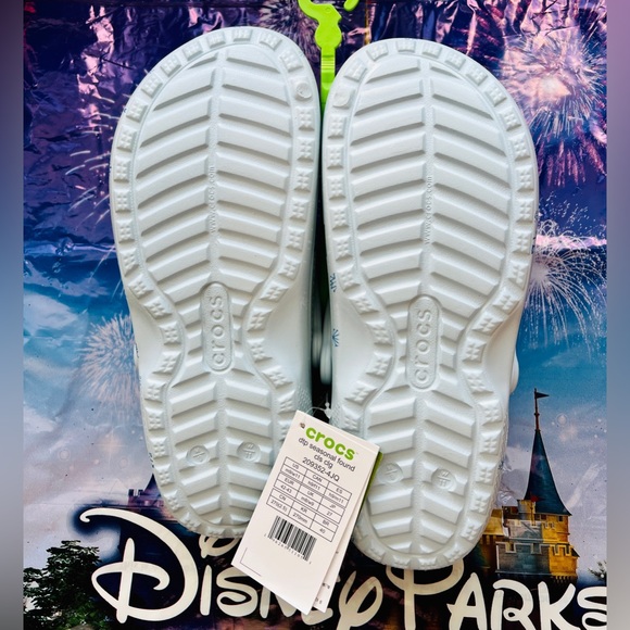 💙 Disney Christmas Holiday 2023 Crocs Mickey And Minnie Skating New with tags! - Picture 14 of 14